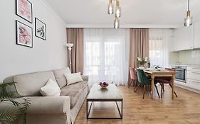 Apartments Dmowskiego Kępa Mieszczańska by Renters